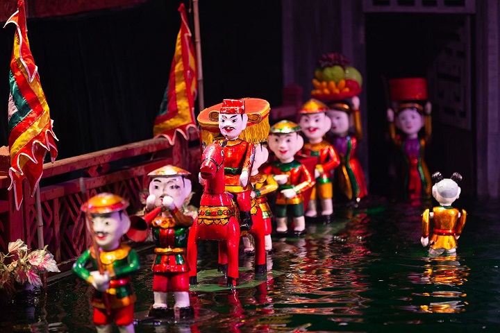 Spectacle de marionnettes sur l''eau
