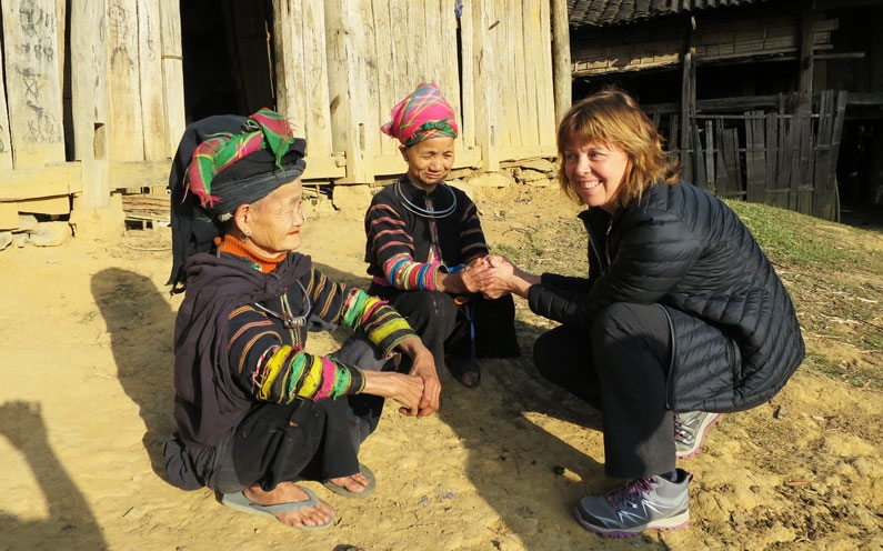 Des échanges chaleureux avec les habitants rythment chaque étape du voyage.