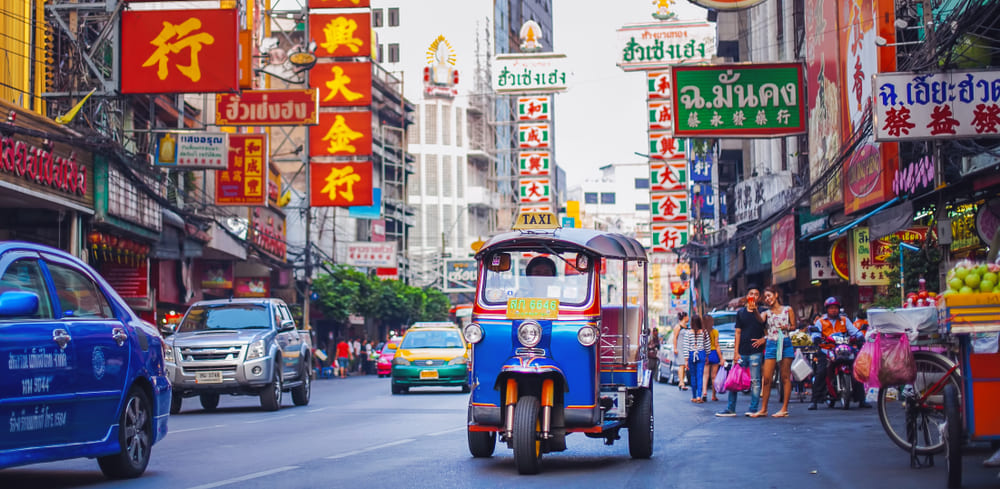 Tuk-tuk thaïlandais : un mode de transport iconique à essayer !