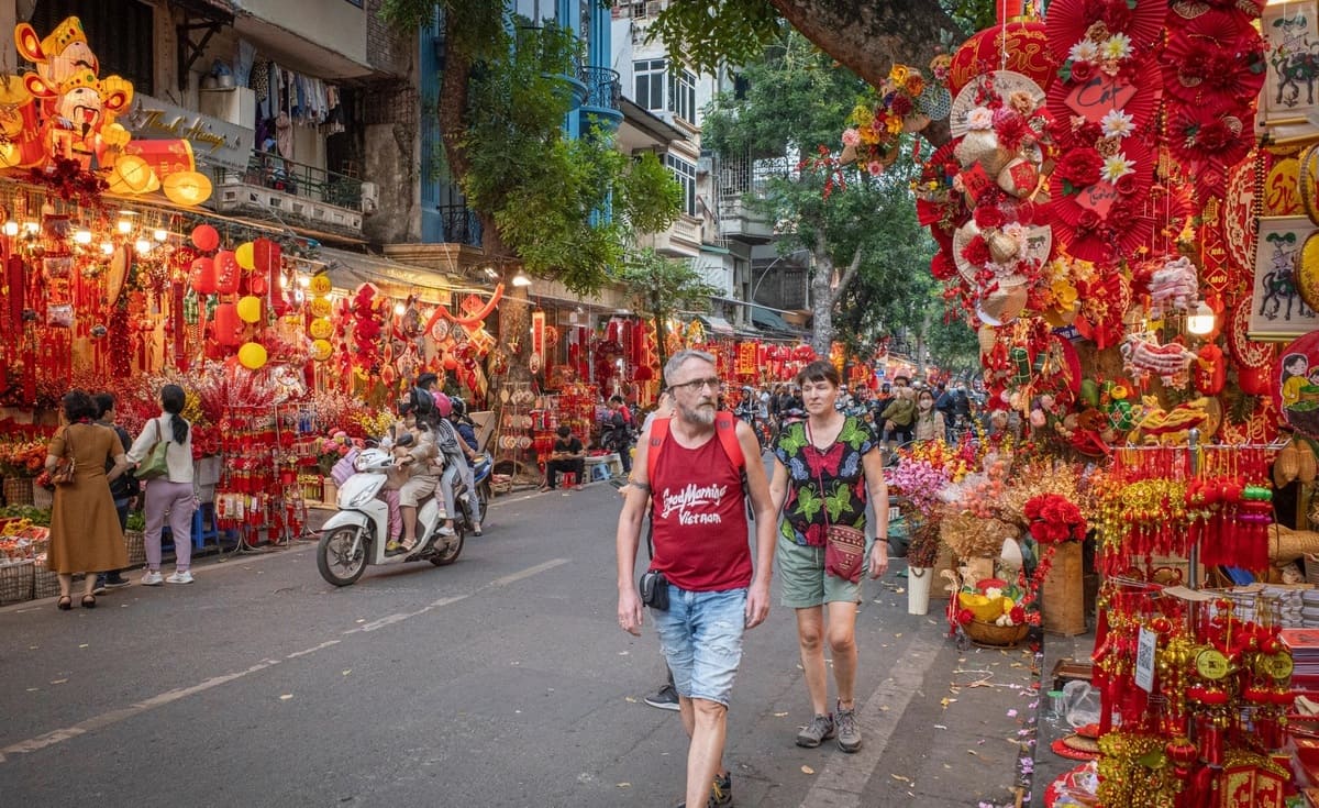Latmosphère du Nouvel An lunaire imprègne les rues de Hanoï !