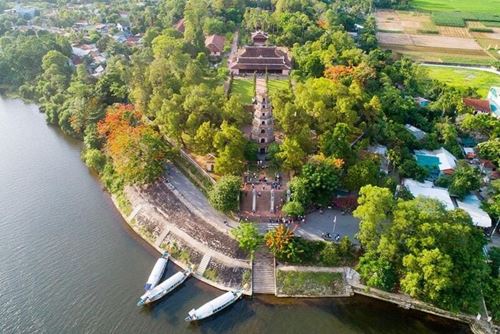 Voyage visuel à la pagode de la Dame Céleste à Hué 