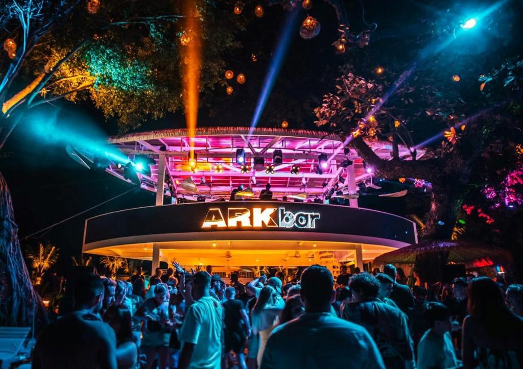 Vie nocturne à Koh Samui : où sortir pour une soirée inoubliable ?