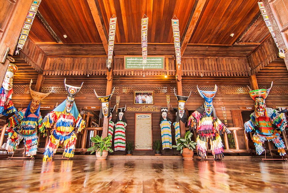 Phi Ta Khon: Le festival des fantômes mystérieux de Thaïlande