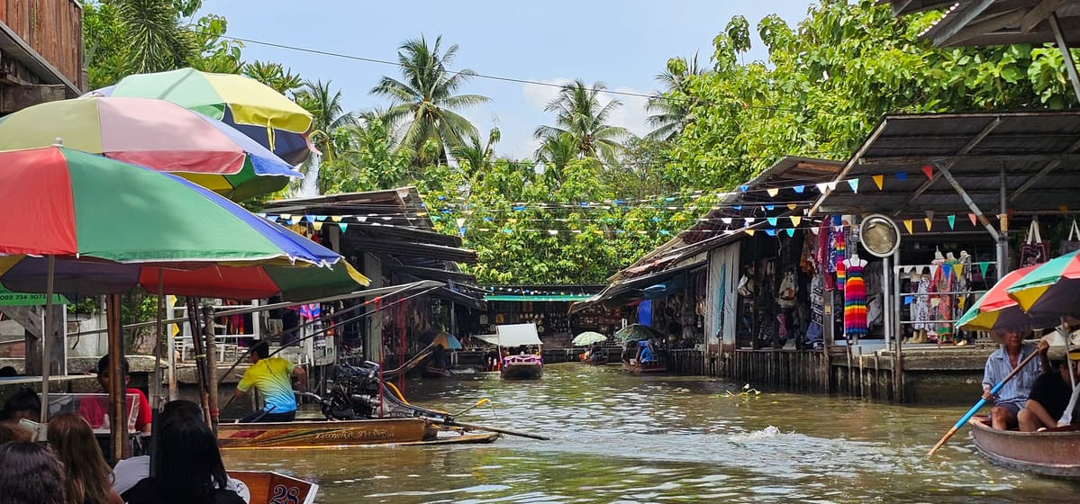 Tout savoir sur Damnoen Saduak : le marché flottant près de Bangkok