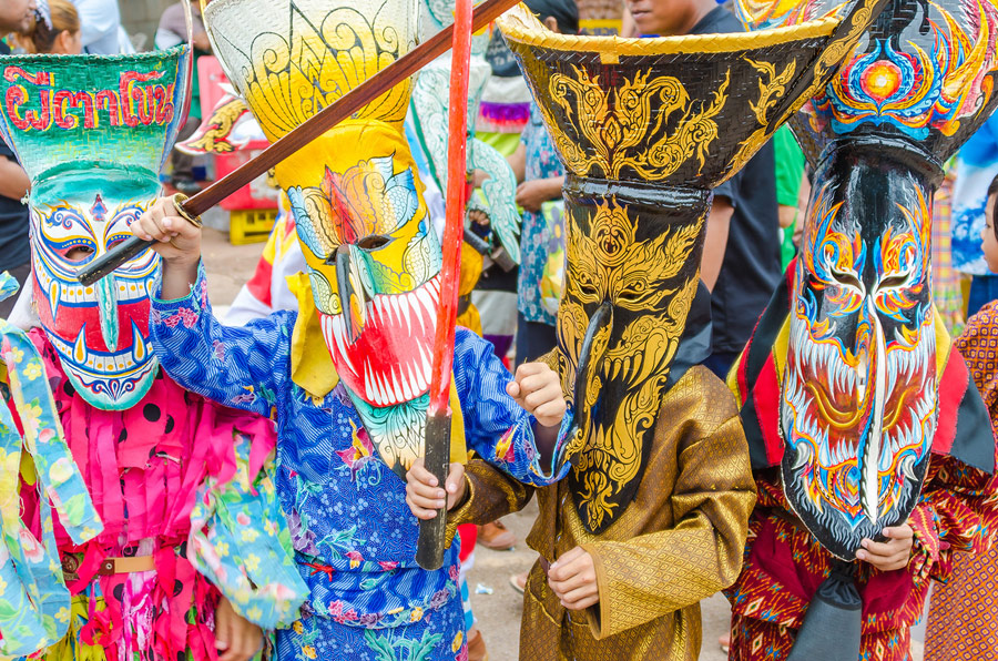 Phi Ta Khon: Le festival des fantômes mystérieux de Thaïlande