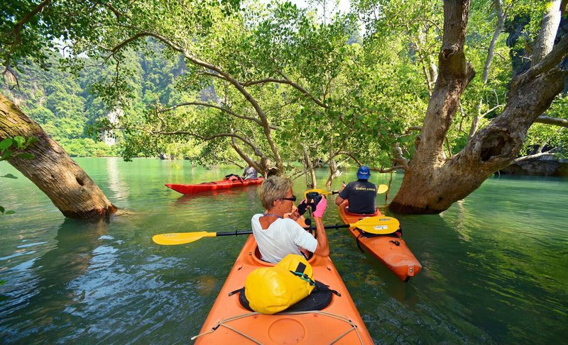 Excursion en kayak au parc national d''Ao Phang Nga, Phuket.