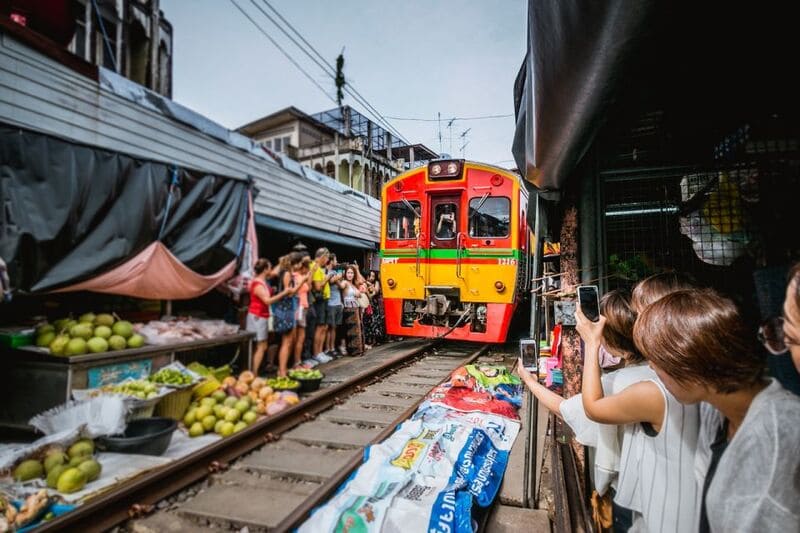 Arrivee de train Maeklong