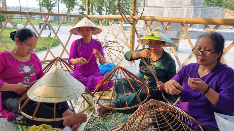 Non bai tho Hue