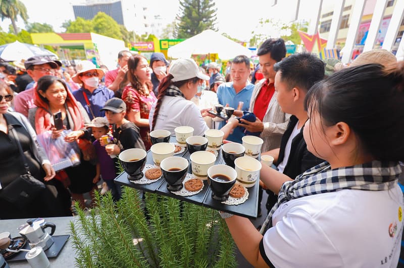 festival cafe