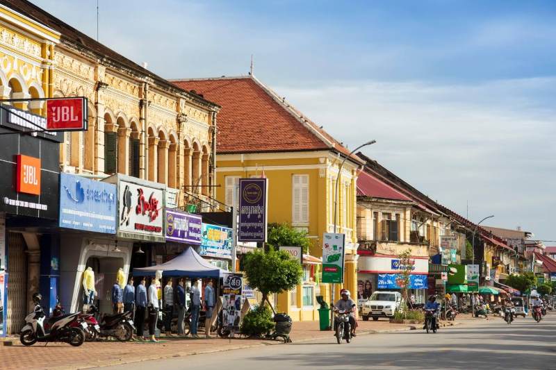 Bâtiments coloniaux français à Battambang, le long de la rivière Sangker