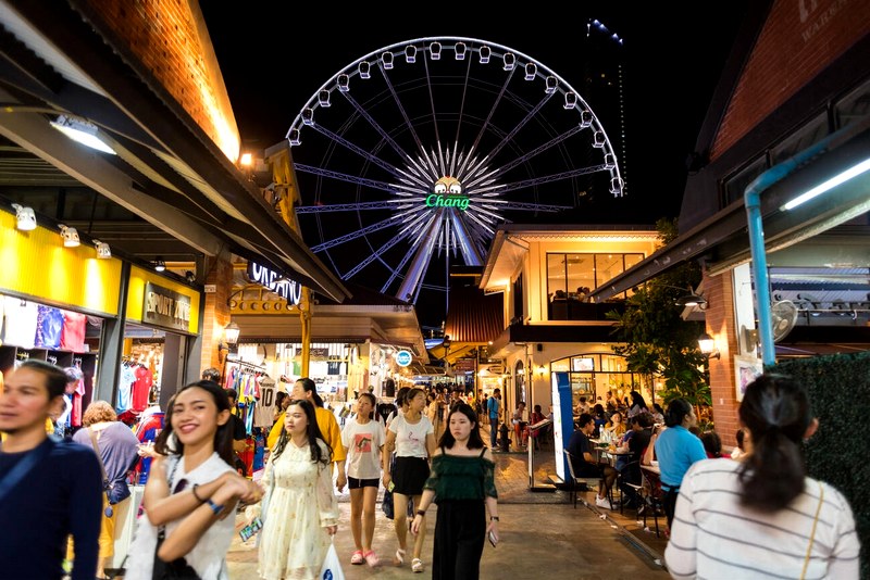 Asiatique The Riverfront : Lieu Apprécié pour le Shopping et des Divertissements.