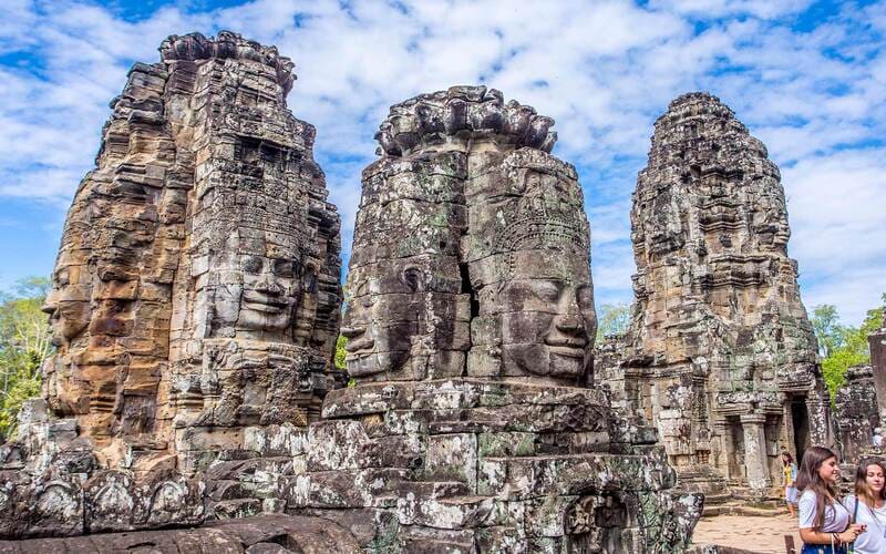 Les visages du dieu Lokesvara