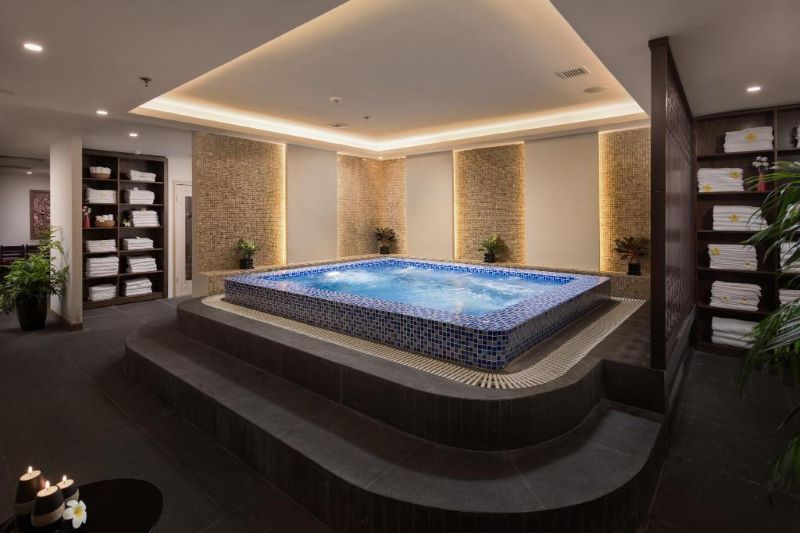 détente dans le jacuzzi au MK Premier Boutique