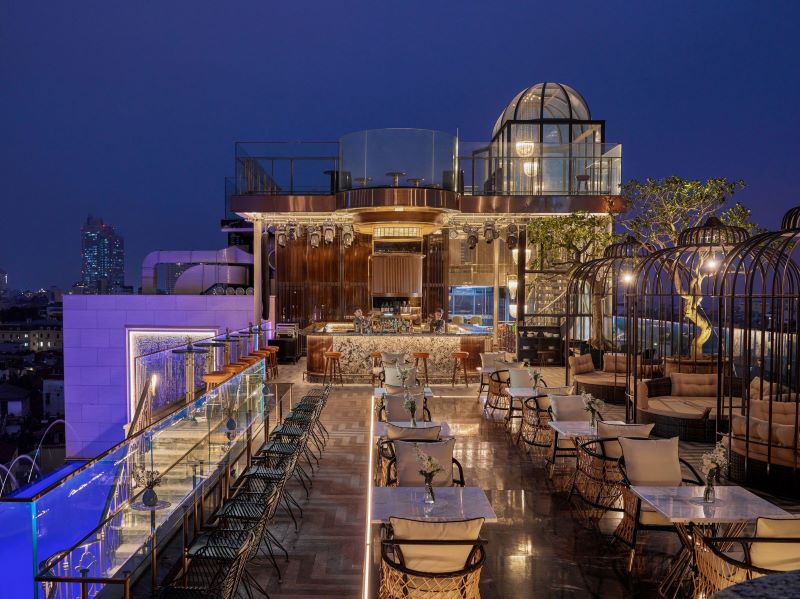 piscine et skybar de l''hôtel Peridot Grand