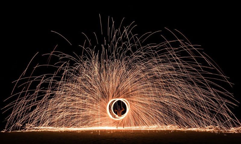 Spectacle de feu captivant à Koh Samet
