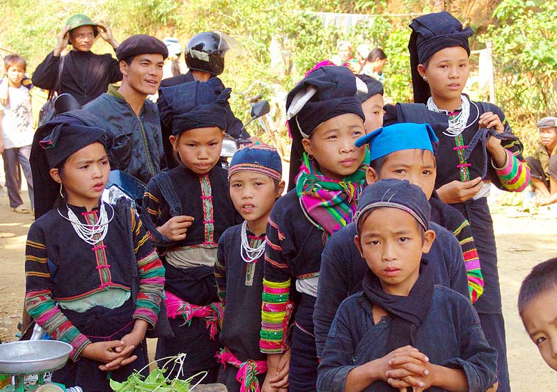 Les enfants de l''ethnie Lolo noir