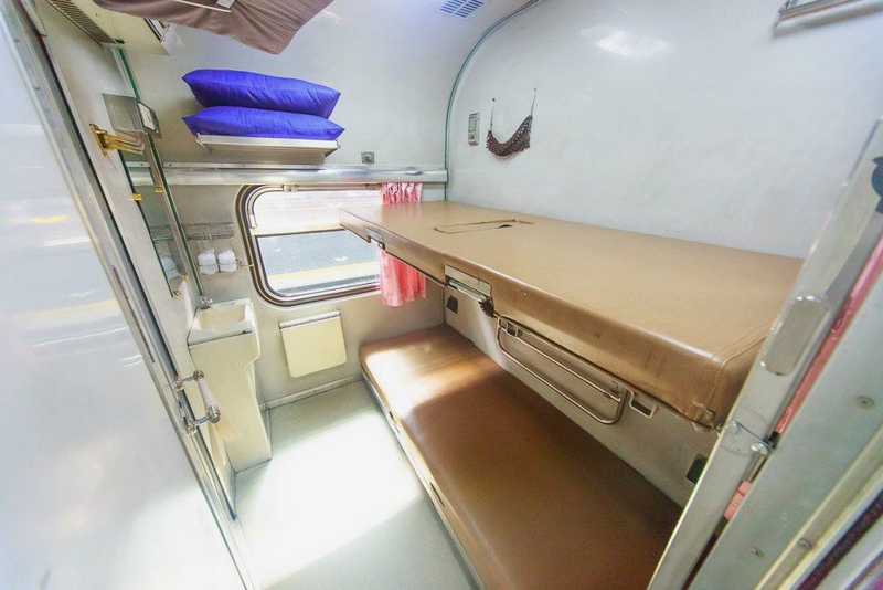 Première classe, couchette, train numéro 85