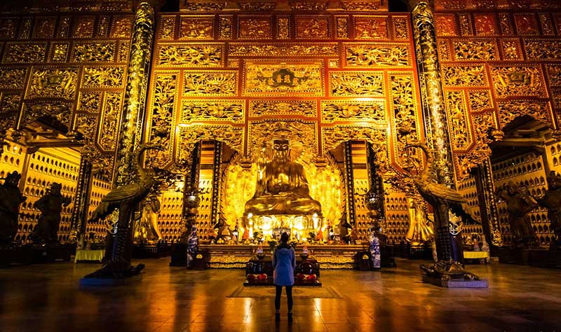 À l''interieur de la pagode Bai Dinh