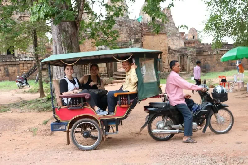 Une demi-journée à vélo ou en tuk-tuk suffit pour en avoir un bon aperçu