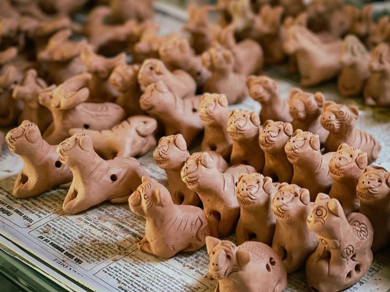 Le souvenir le plus typique est le con thổi.