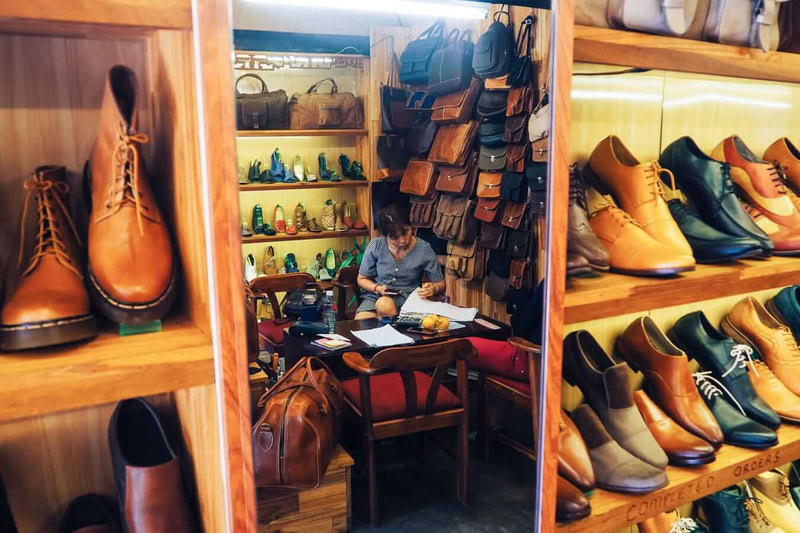 Hoi An compte une centaine de boutiques de chaussures sur mesure.