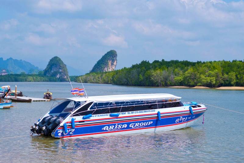 Hors-bord pour groupe à Krabi.
