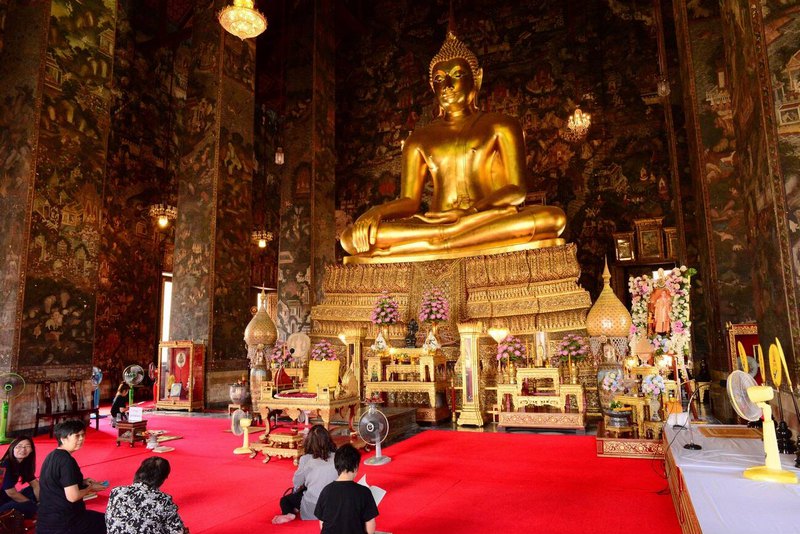 Wat Suthat Thepwararam - temple bouddhist à Bangkok
