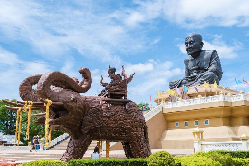 Le temple Wat Huay Mongkol