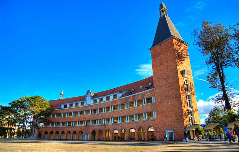 Lycée Yersin à Dalat