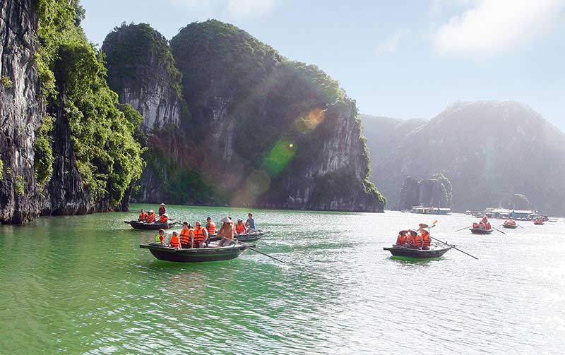 baie d''halong vietnam en juin