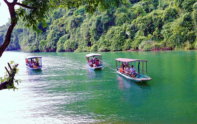 balade en bateau au lac de ba be