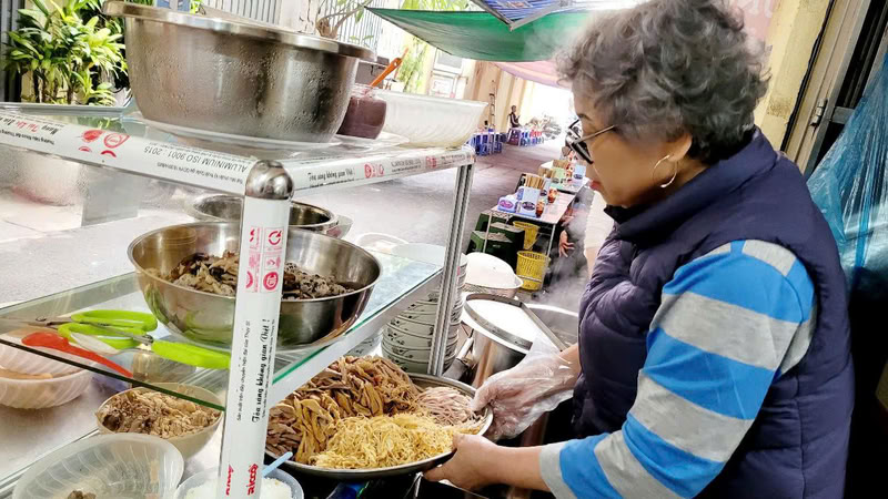 Le bún thang et le phở gà sont deux soupes du Nord,