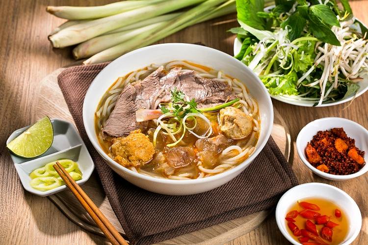 le célèbre plat traditionnel : le bún bò Huế