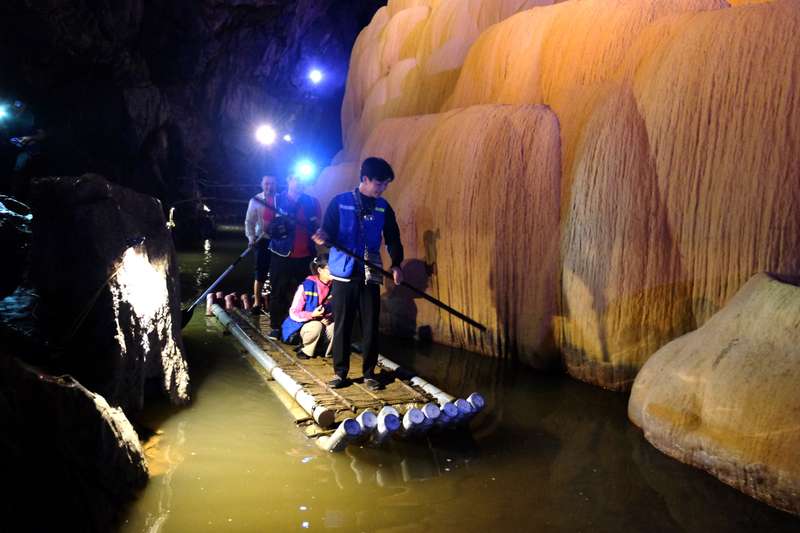 cave Nguom Ngao