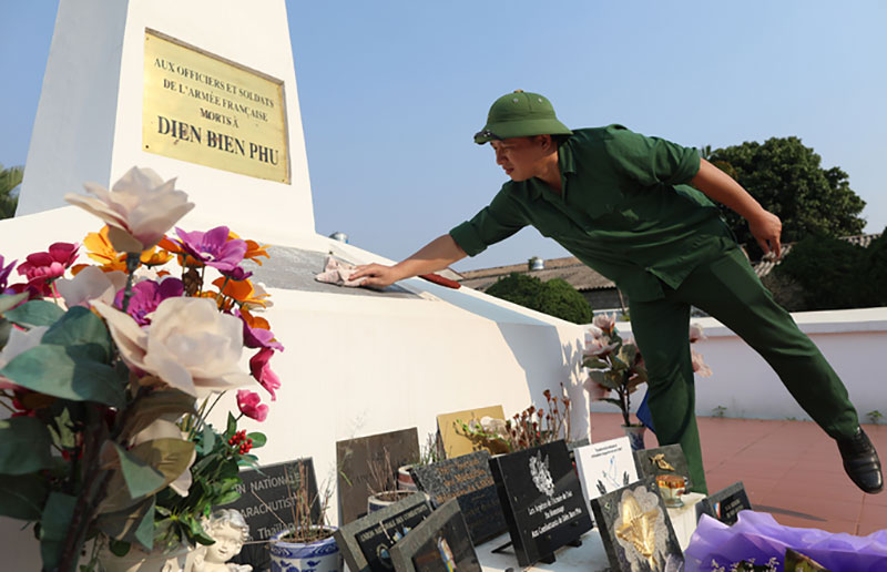 Commemoration aux soldats francais à Dien Bien Phu