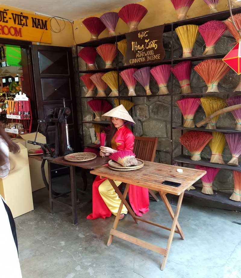 fille vietnamienne en ao dai