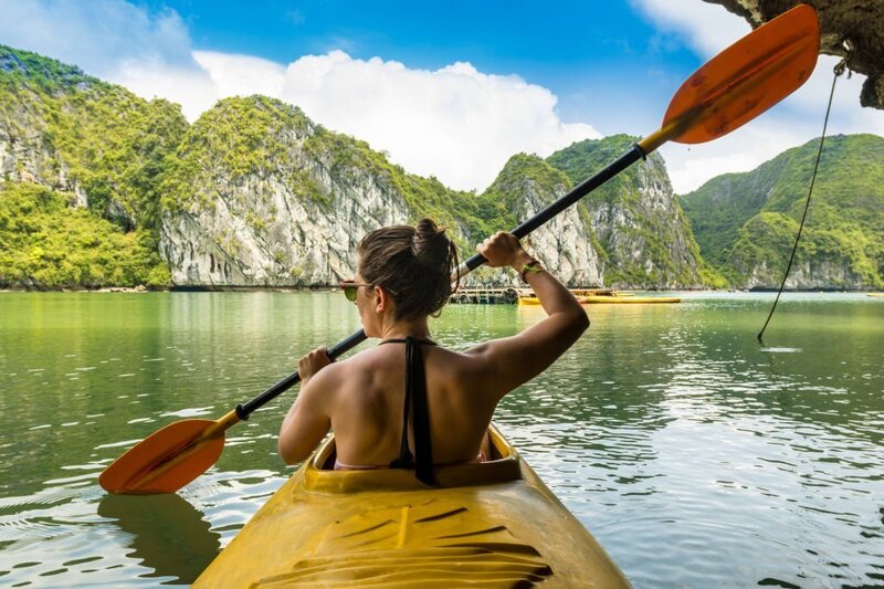 halong kayaking en avril