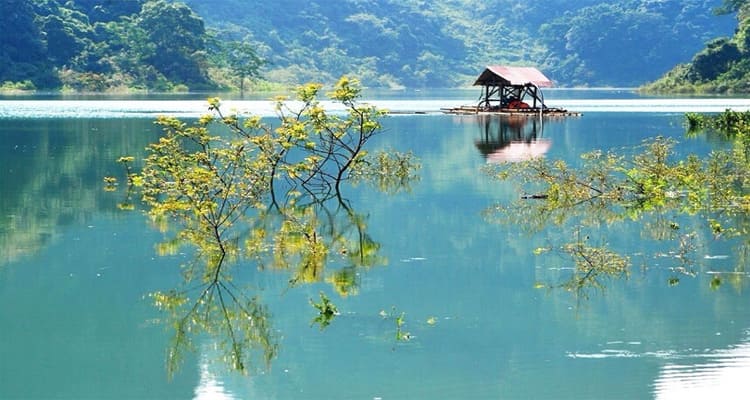 Paysage pistoresque de lac Thang Hen