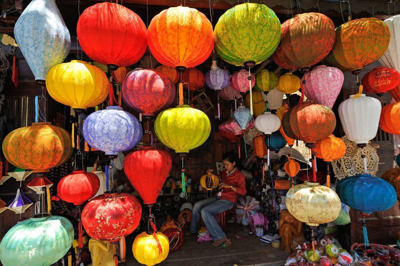 Lanternes suspendues en magasin, Hoi An, Vietnam