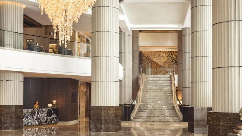 Le spacieux hall de l''hôtel Intercontinental