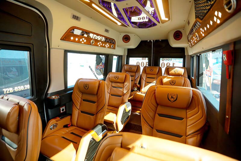 À l’intérieur de la limousine