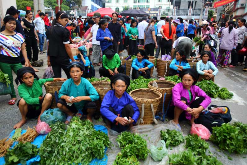 marche hebdomadaire de Hoang Su Phi