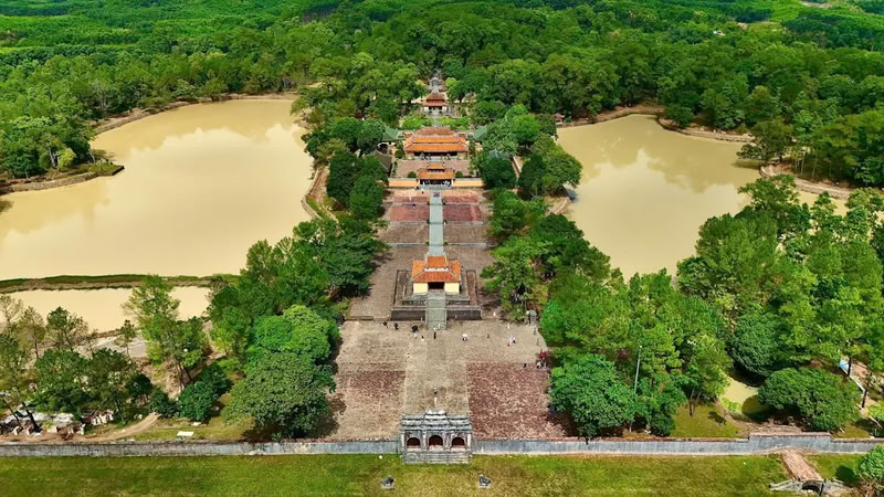 Le mausolée de Minh Mang ligne droite