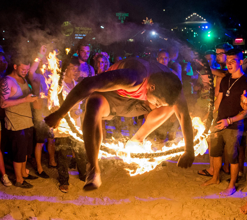 Les spectacles de feu dans la Full Moon Party
