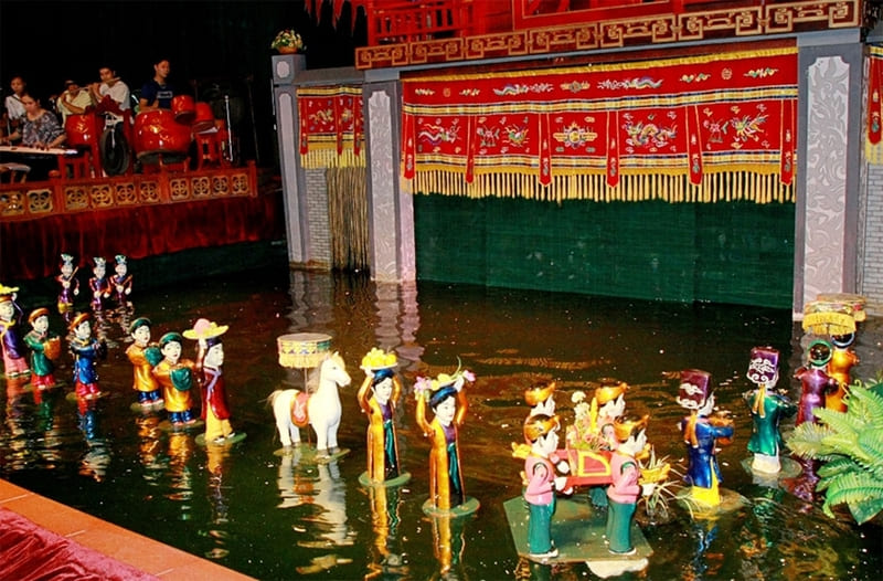 Spectacle de marionnettes sur l''eau