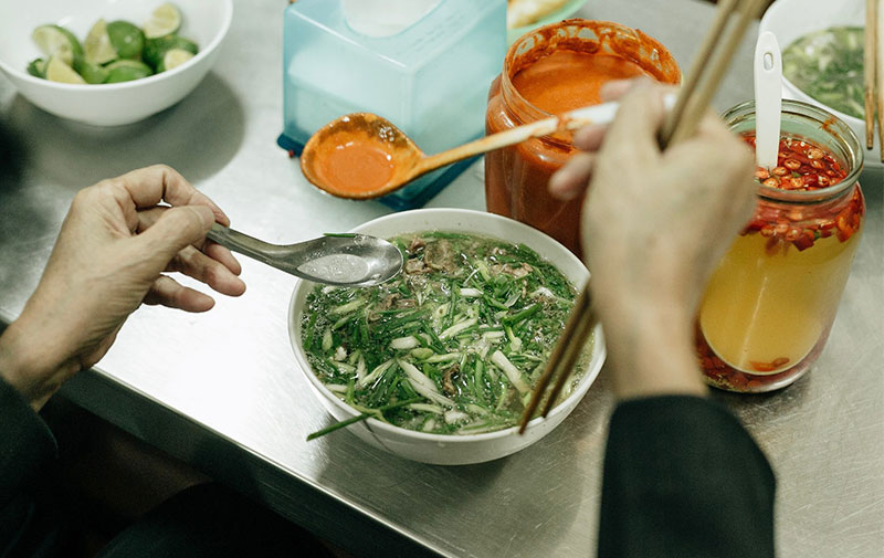 Comment deguster le pho vietnam