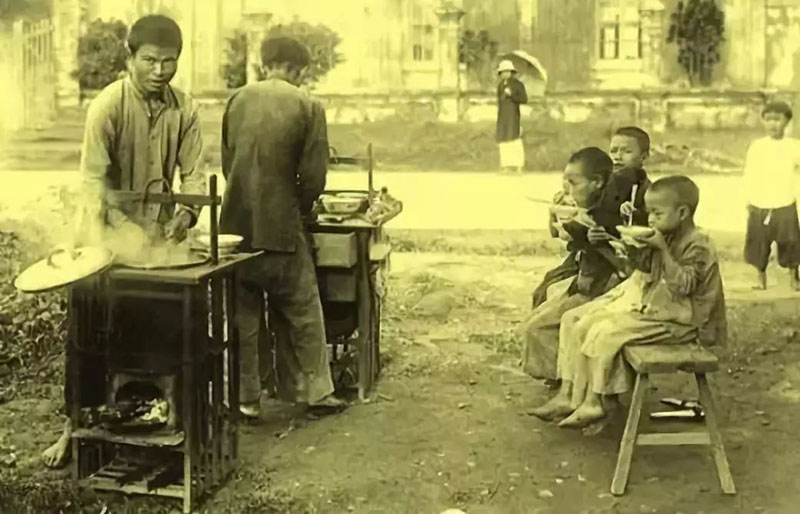 Marchand de Pho à Hanoi au 19e siecle