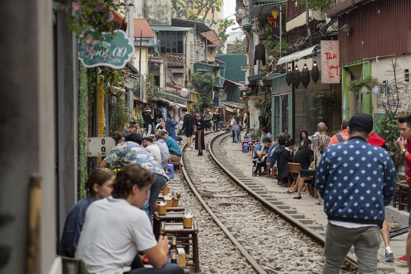 la rue du train a Hanoi