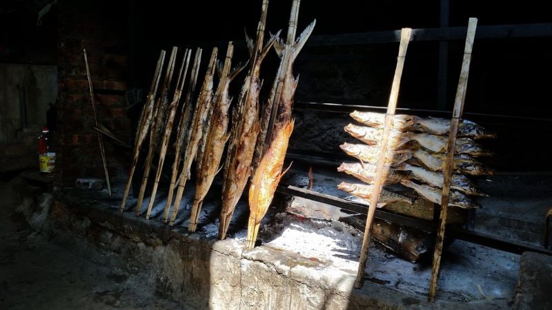 Saveurs fluviales à Kratie : Poisson grillé