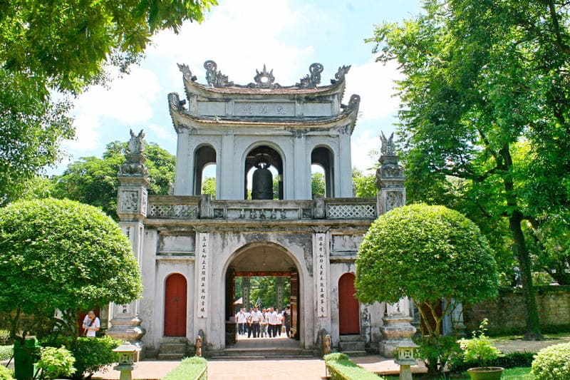 le grand portail Van Mieu Mon